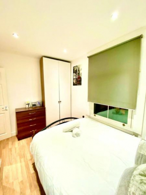 One Bedroom Apartment Queen's Park In Central London